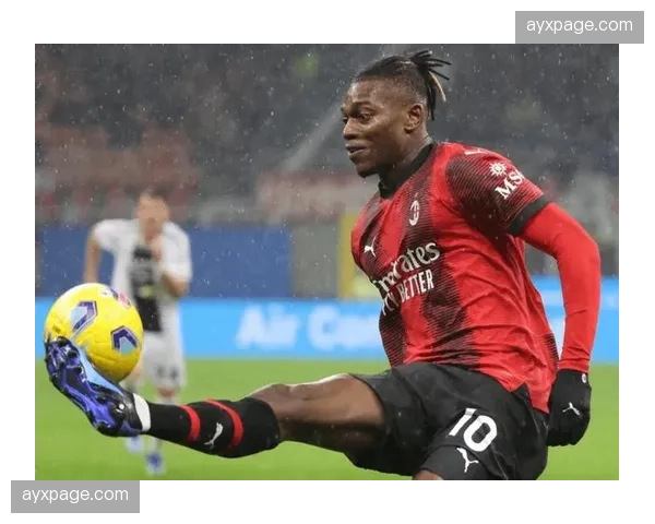 米兰前锋莱奥肌肉不适,出战下轮联赛成疑 米兰前锋莱奥肌肉不适,出战下轮联赛成疑