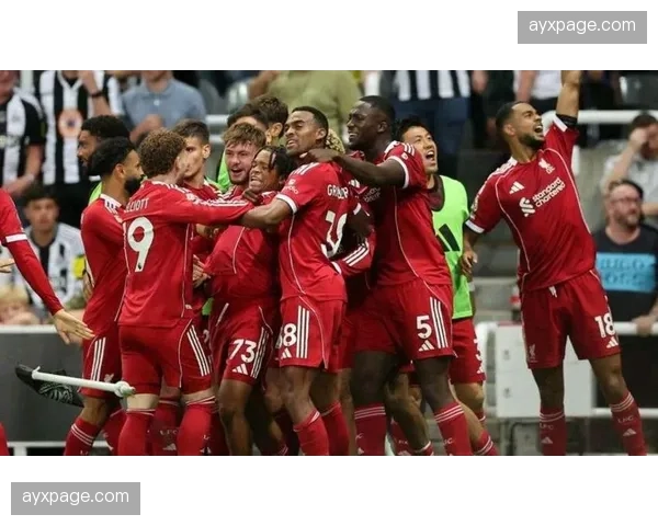 阿森纳球迷高唱“北伦敦永远红白”，声浪覆盖整个安菲尔德